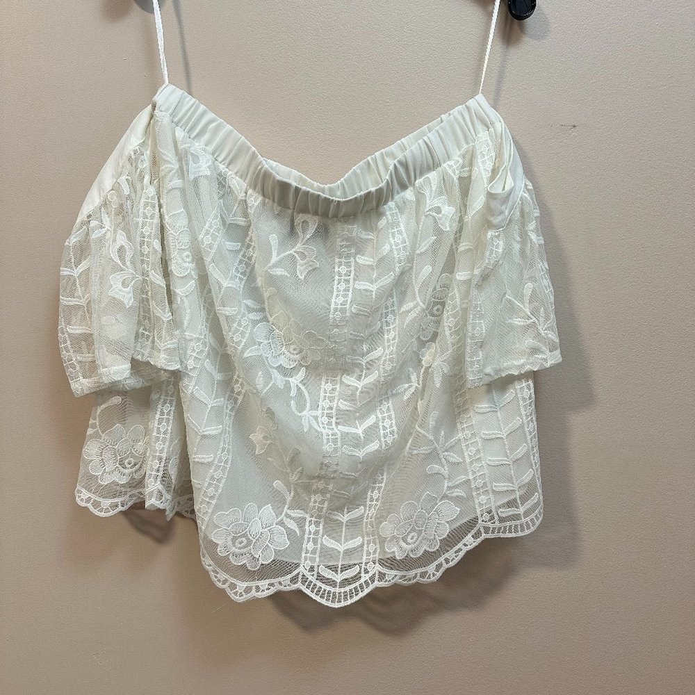 NWT Francescas Off-the-shoulder White lace top Size M